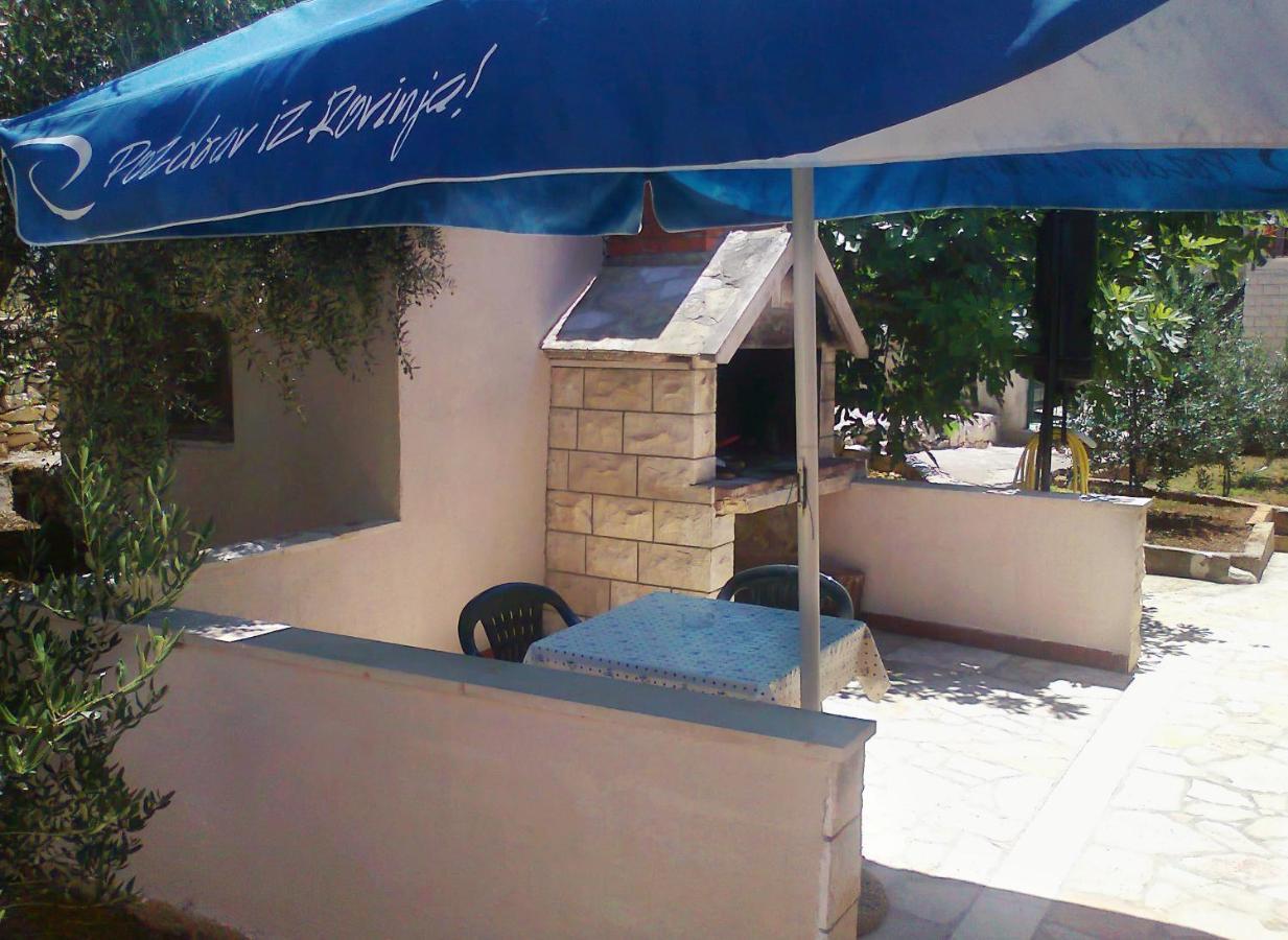 Apartments By The Sea Splitska, Brac - 2923 Postira Exterior foto