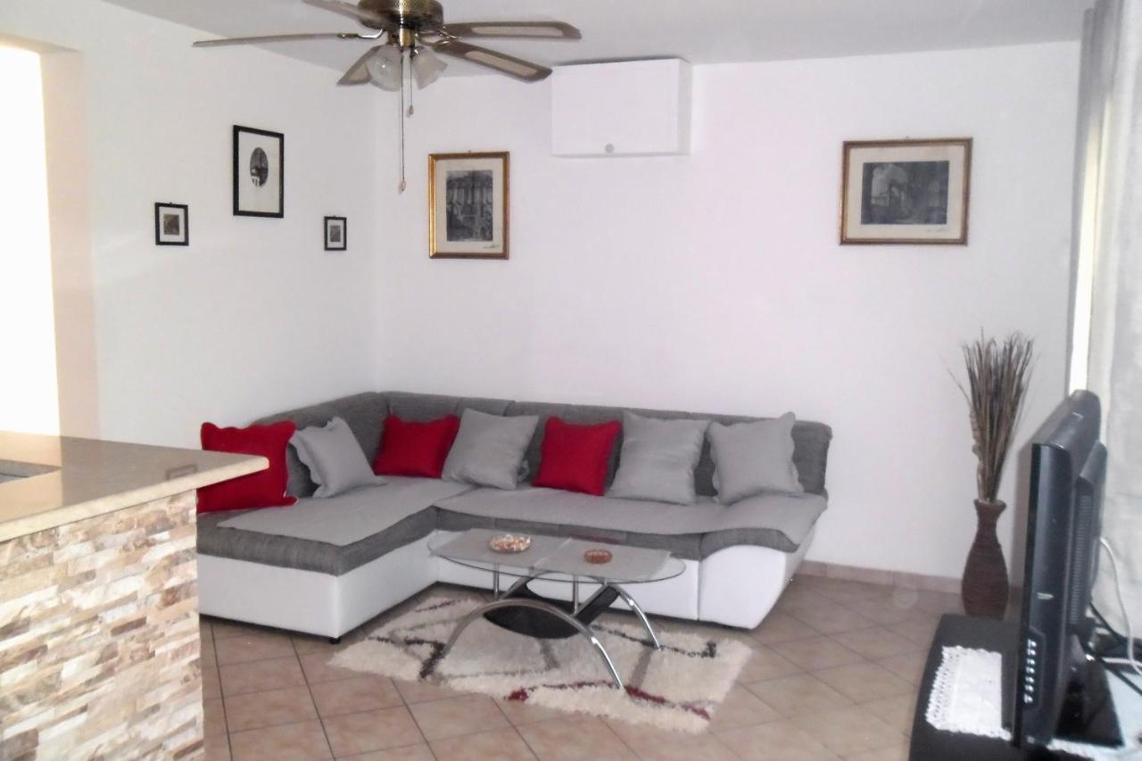 Apartments By The Sea Splitska, Brac - 2923 Postira Exterior foto